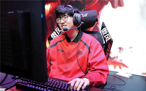 FPX无缘季后赛2-3不敌NIP遗憾离场,打野选手jiejie刚复出就淘汰